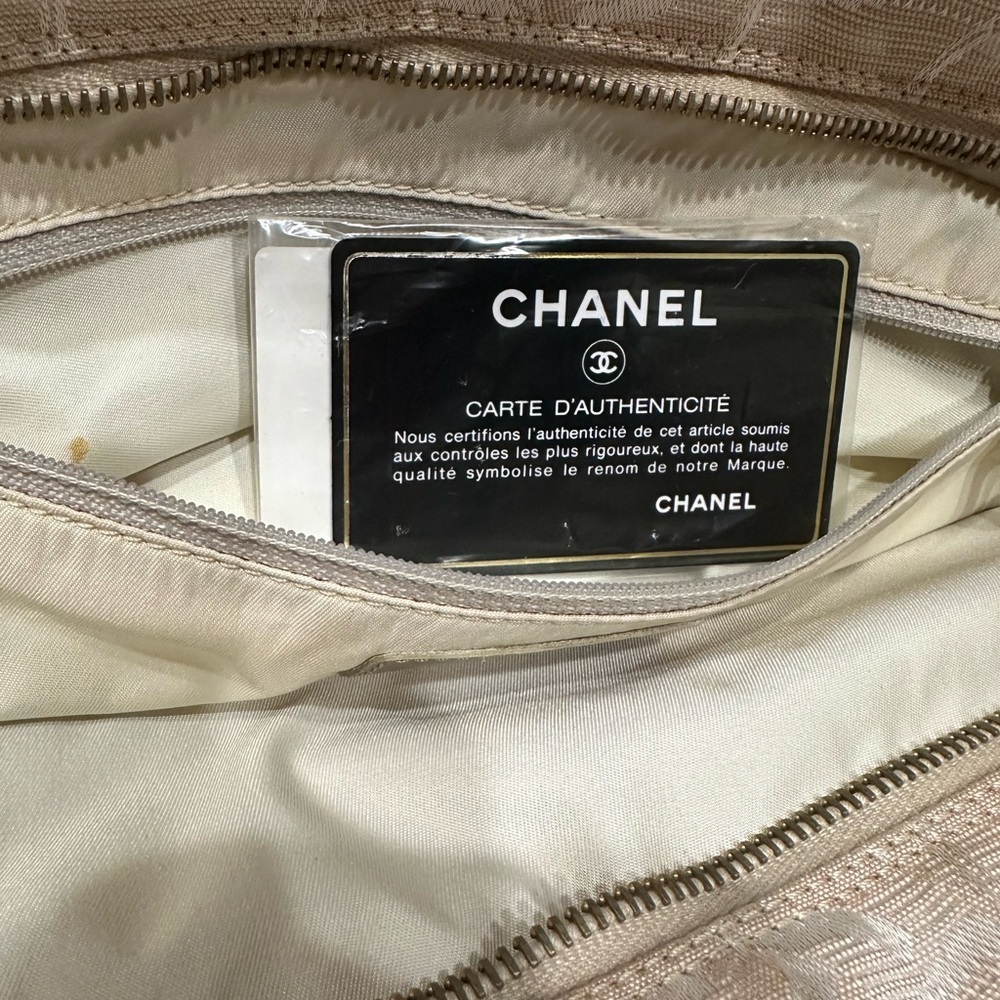 Chanel Handbag | Authentic Chanel Shoulder Bag | Authenticity card included - Picture 14 of 16